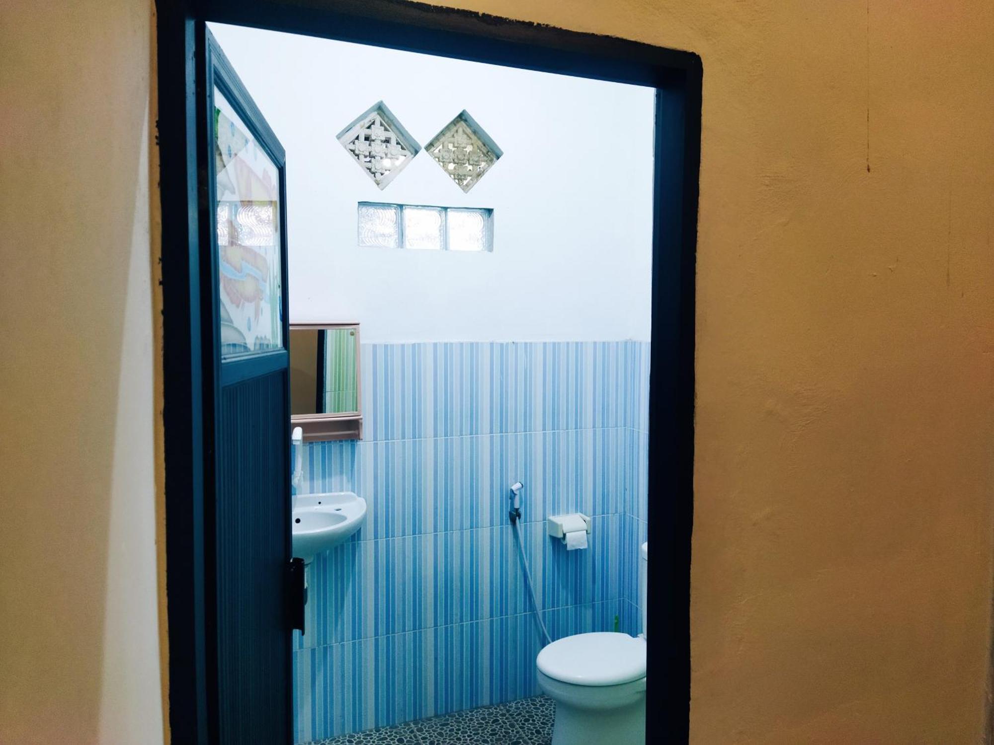 Balengku Homestay Гили Еър Екстериор снимка