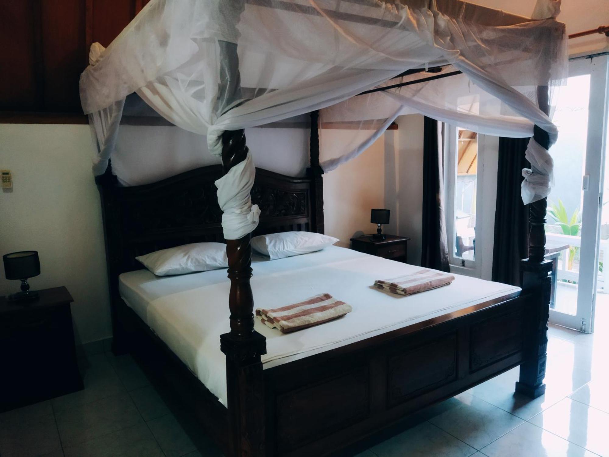 Balengku Homestay Гили Еър Екстериор снимка