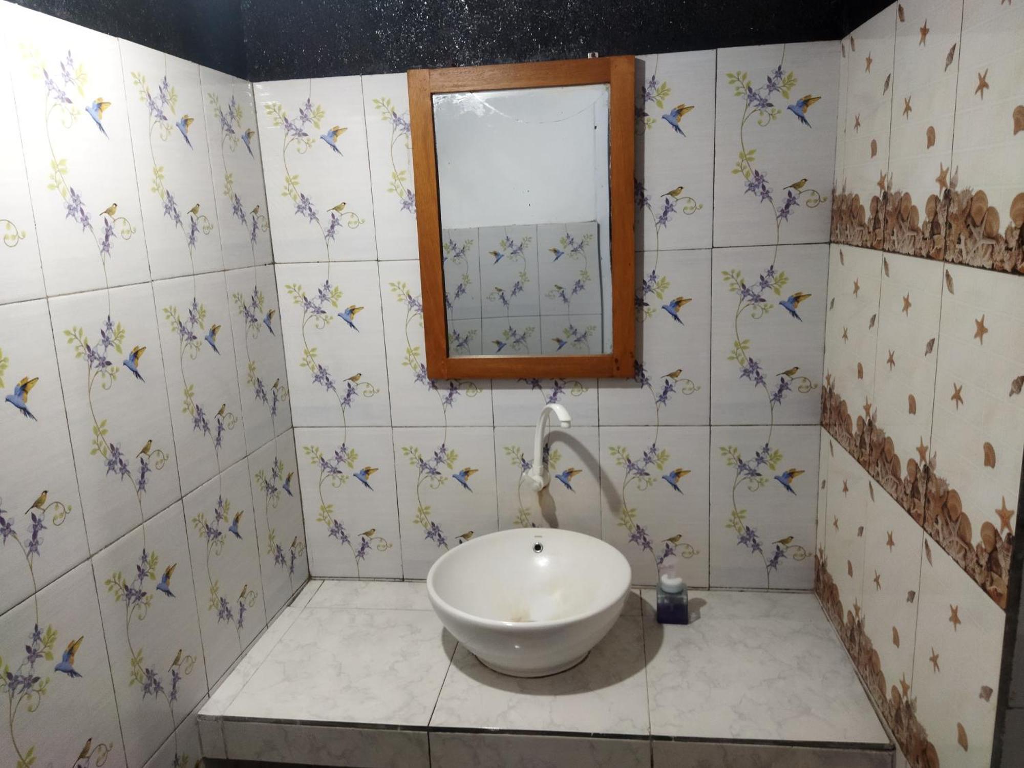Balengku Homestay Гили Еър Екстериор снимка
