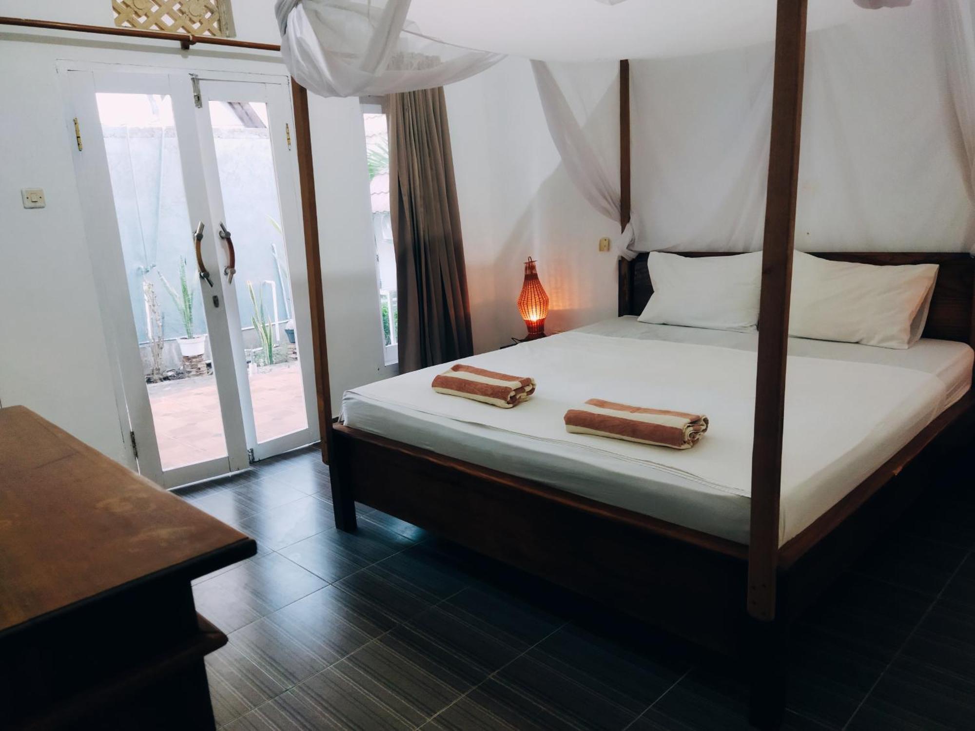 Balengku Homestay Гили Еър Екстериор снимка