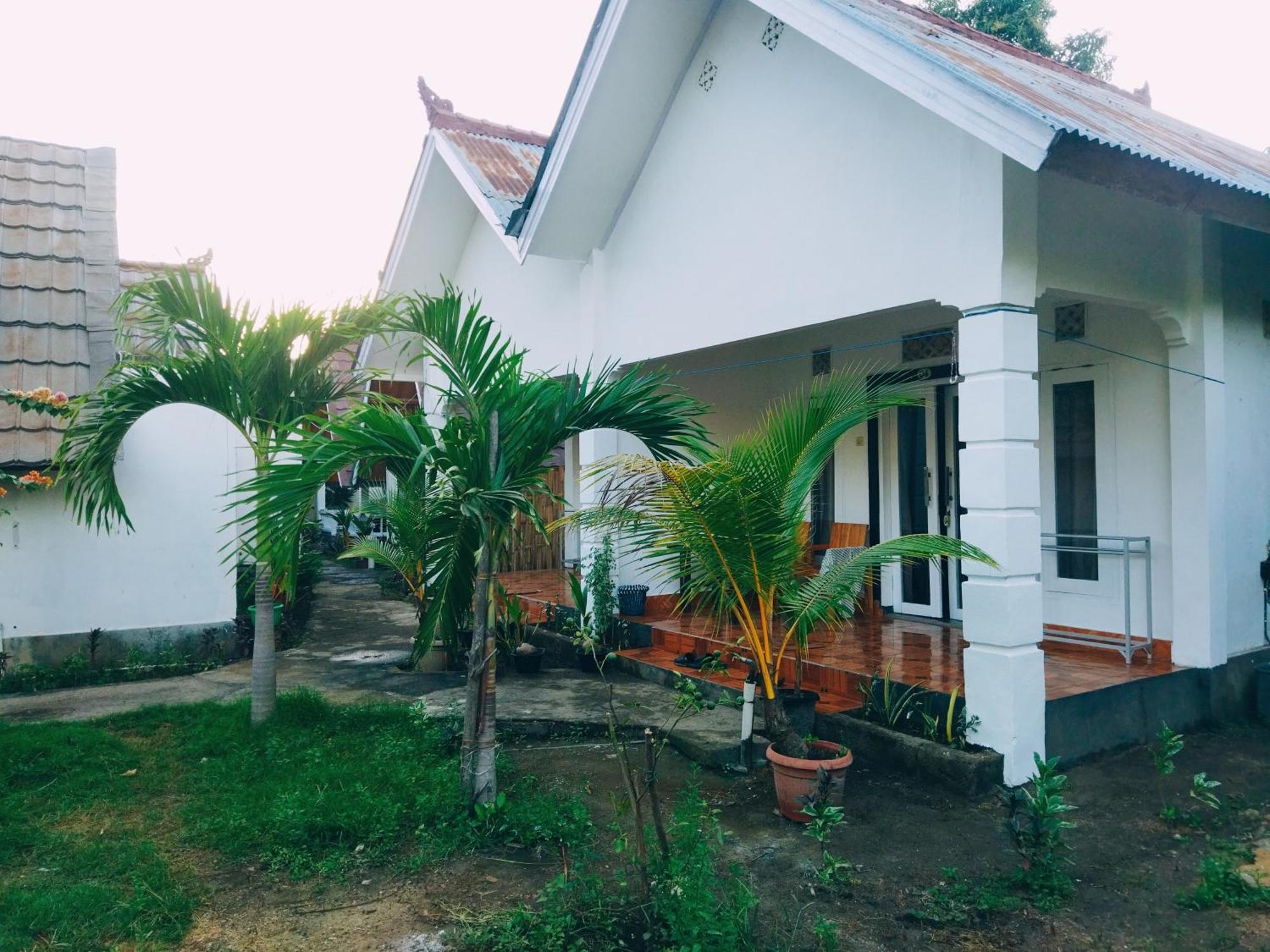 Balengku Homestay Гили Еър Екстериор снимка