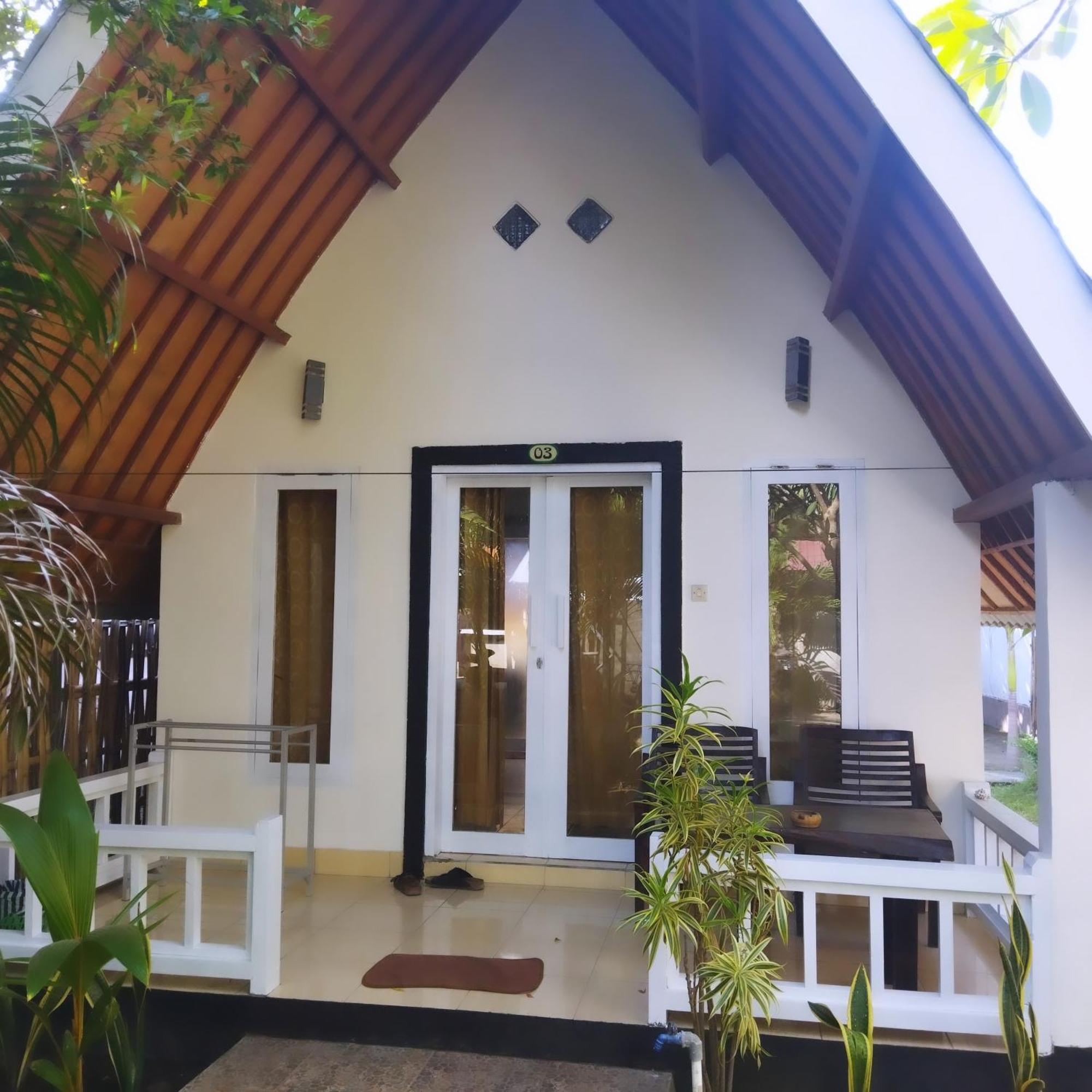 Balengku Homestay Гили Еър Екстериор снимка