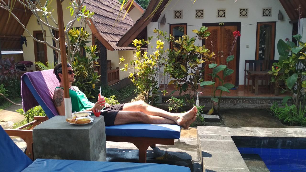 Balengku Homestay Гили Еър Екстериор снимка
