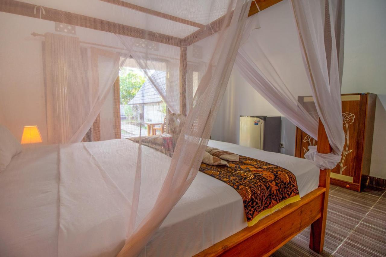 Balengku Homestay Гили Еър Екстериор снимка