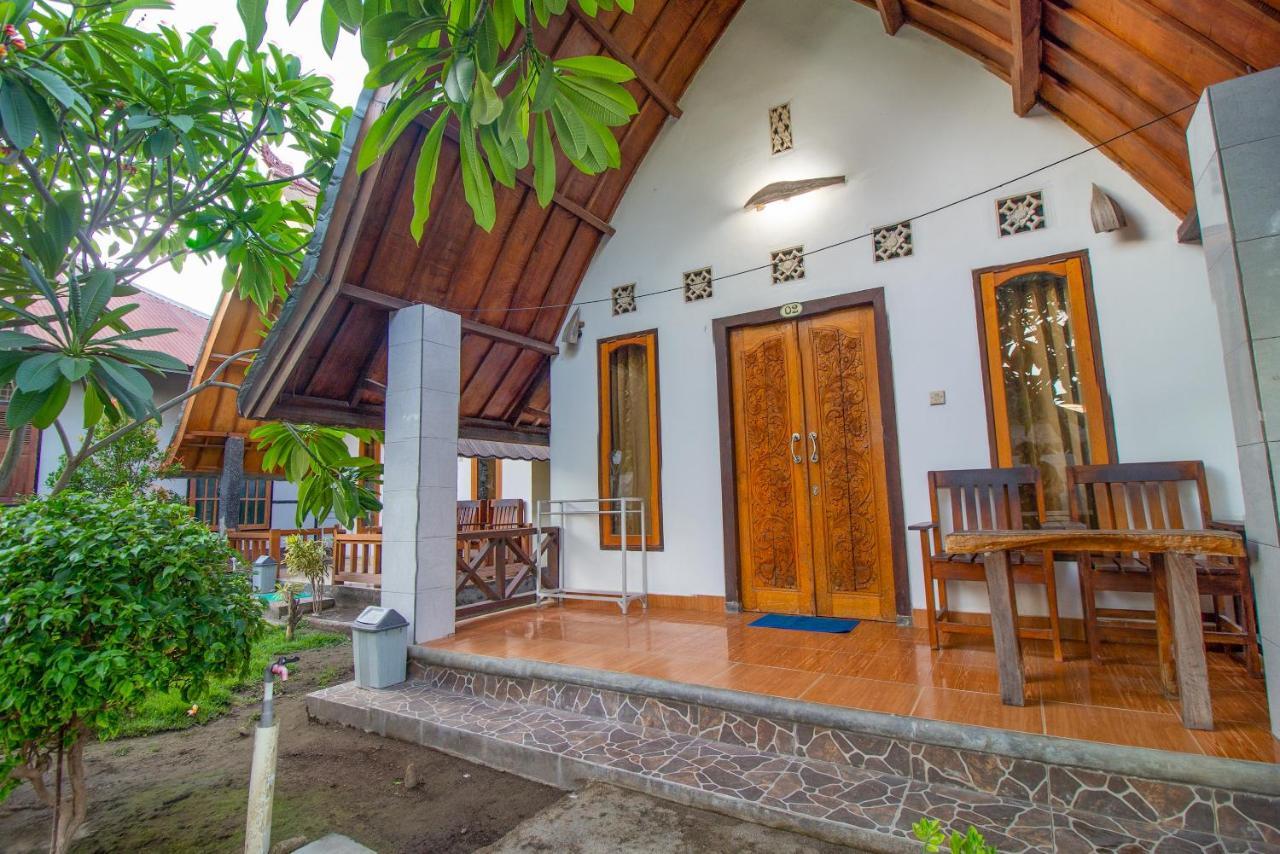 Balengku Homestay Гили Еър Екстериор снимка
