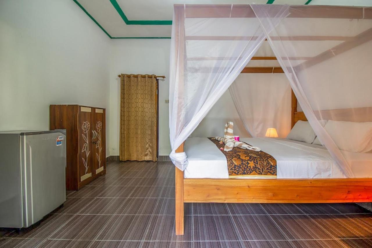 Balengku Homestay Гили Еър Екстериор снимка