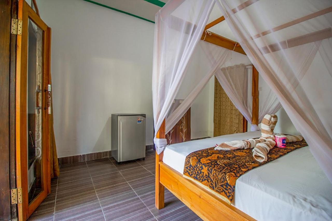 Balengku Homestay Гили Еър Екстериор снимка